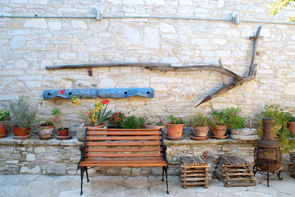 Vavla Rustic Retreat Hostal Exterior foto