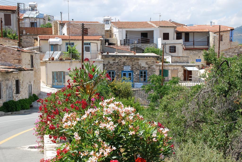 Vavla Rustic Retreat Hostal Exterior foto